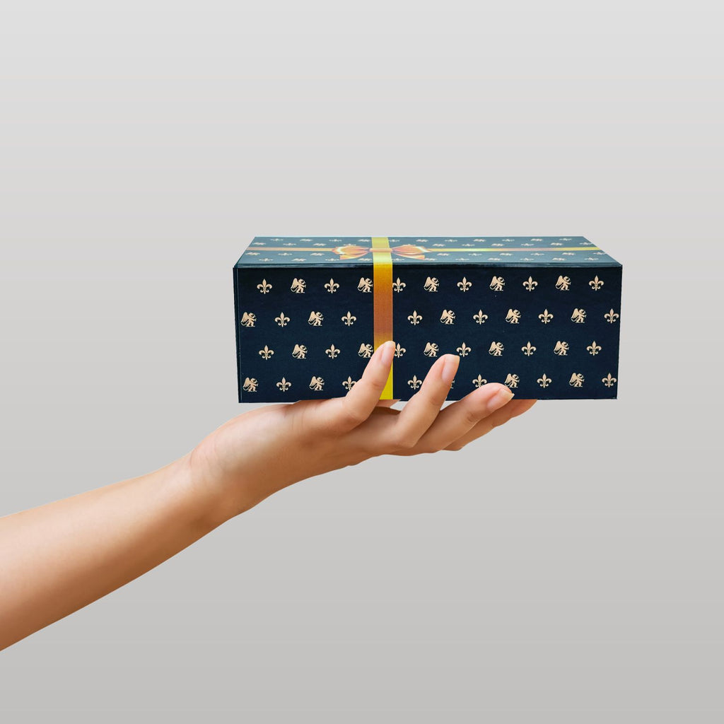 Magnetbox schwarz mit goldener Schleife und zartem Lilienmuster - klein