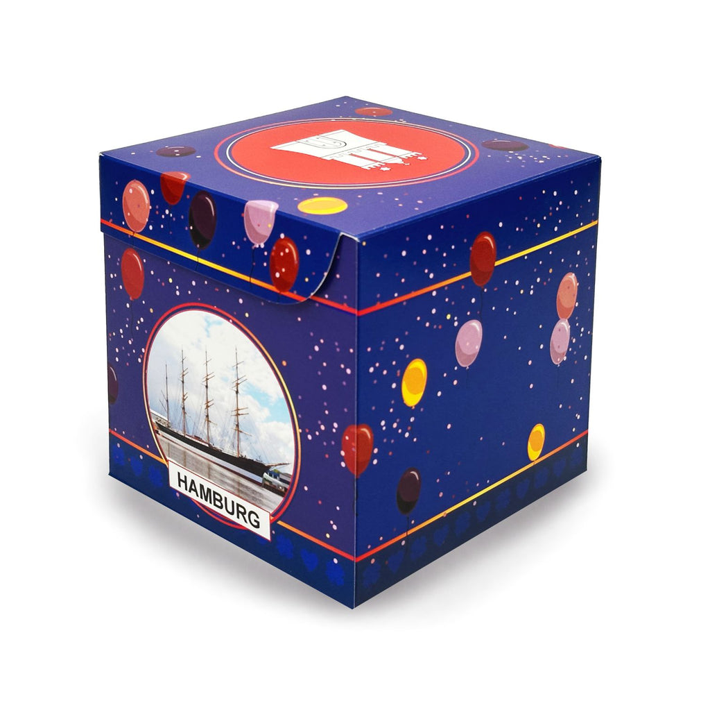 Rätselbox Geburtstag im blauen Ballon-Design mit Hamburg-Motiv der Viermastbark Peking und Schriftzug ‚Hamburg‘ als kreative Geschenkverpackung.