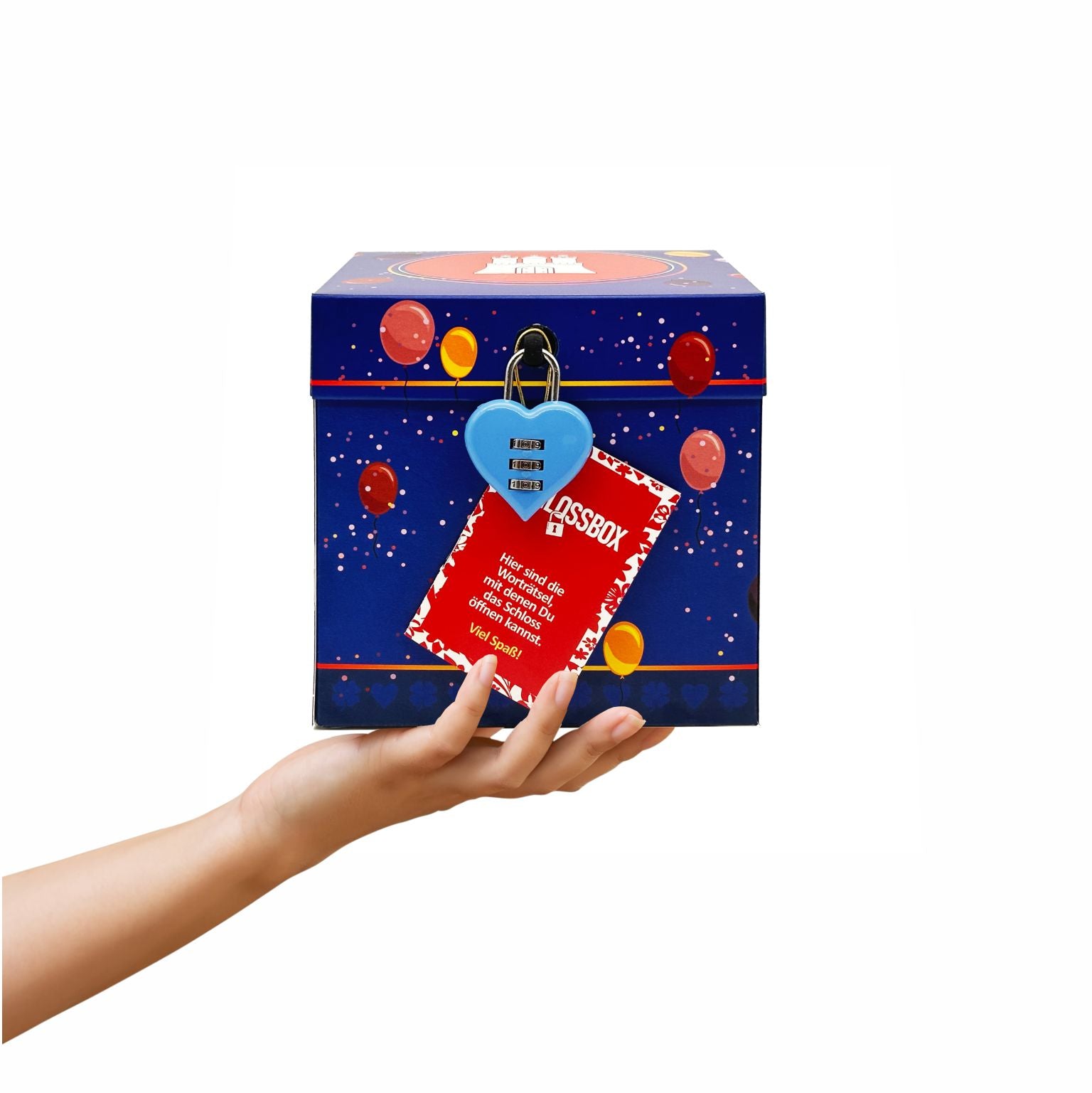 Eine Hand hält eine Rätselbox Geburtstag Hamburg im Ballon-Design mit blauem Herz-Zahlenschloss als kreative Geschenkverpackung für Geldgeschenke.